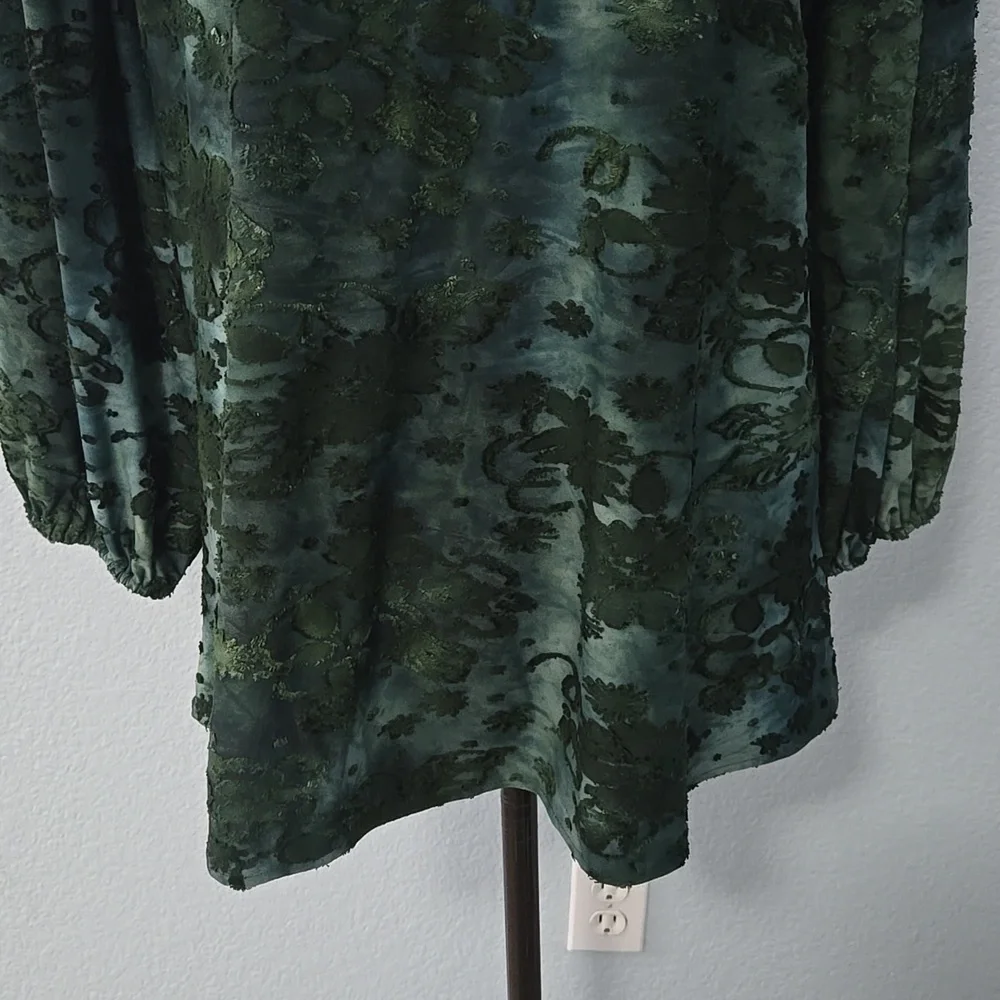 CALESSA Velvet Burnout Tie-Dye Split V-Neck Wrist Length Sleeve Tunic SZ LARGE - Picture 3 of 13